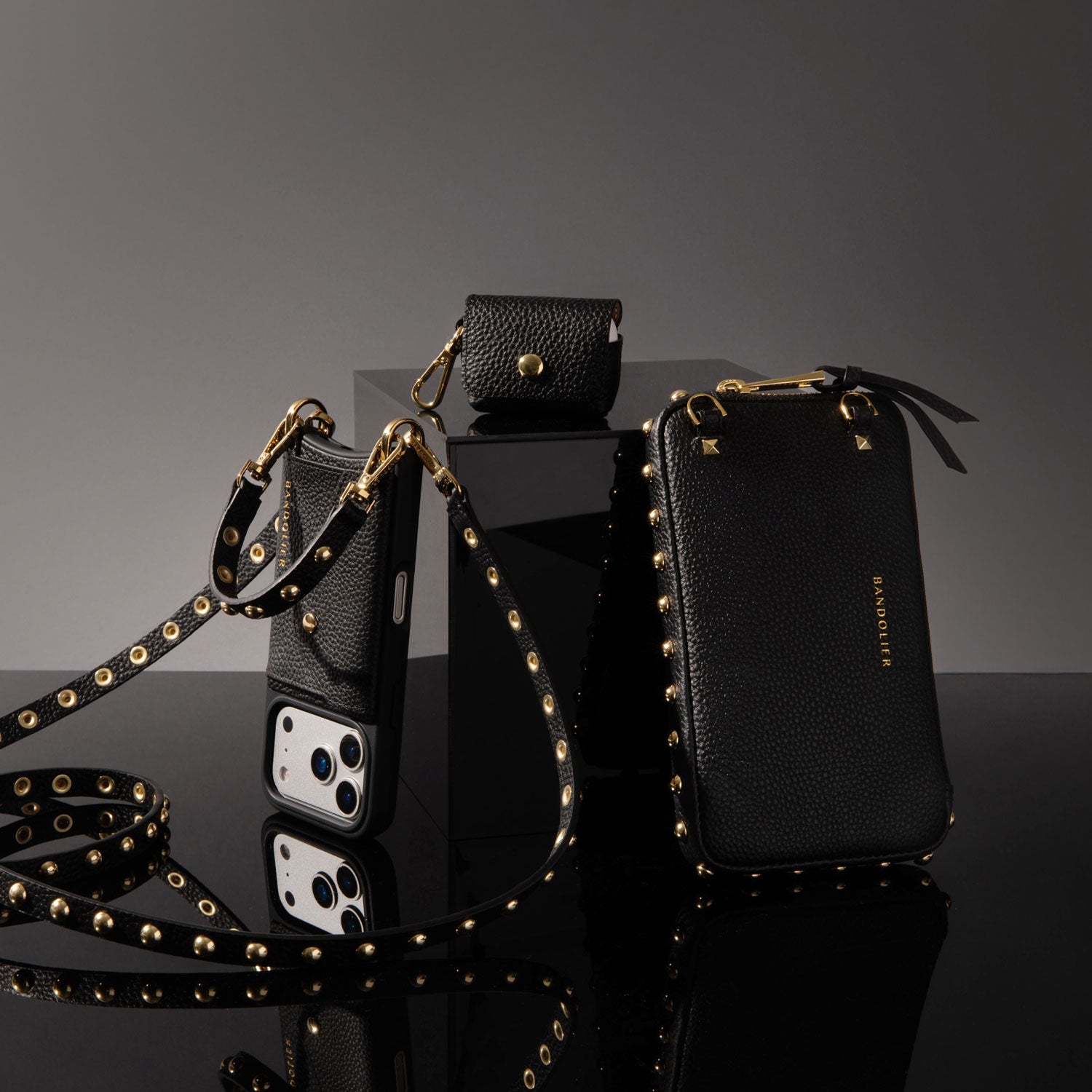 Round Studded Expanded Pouch - Black/Gold