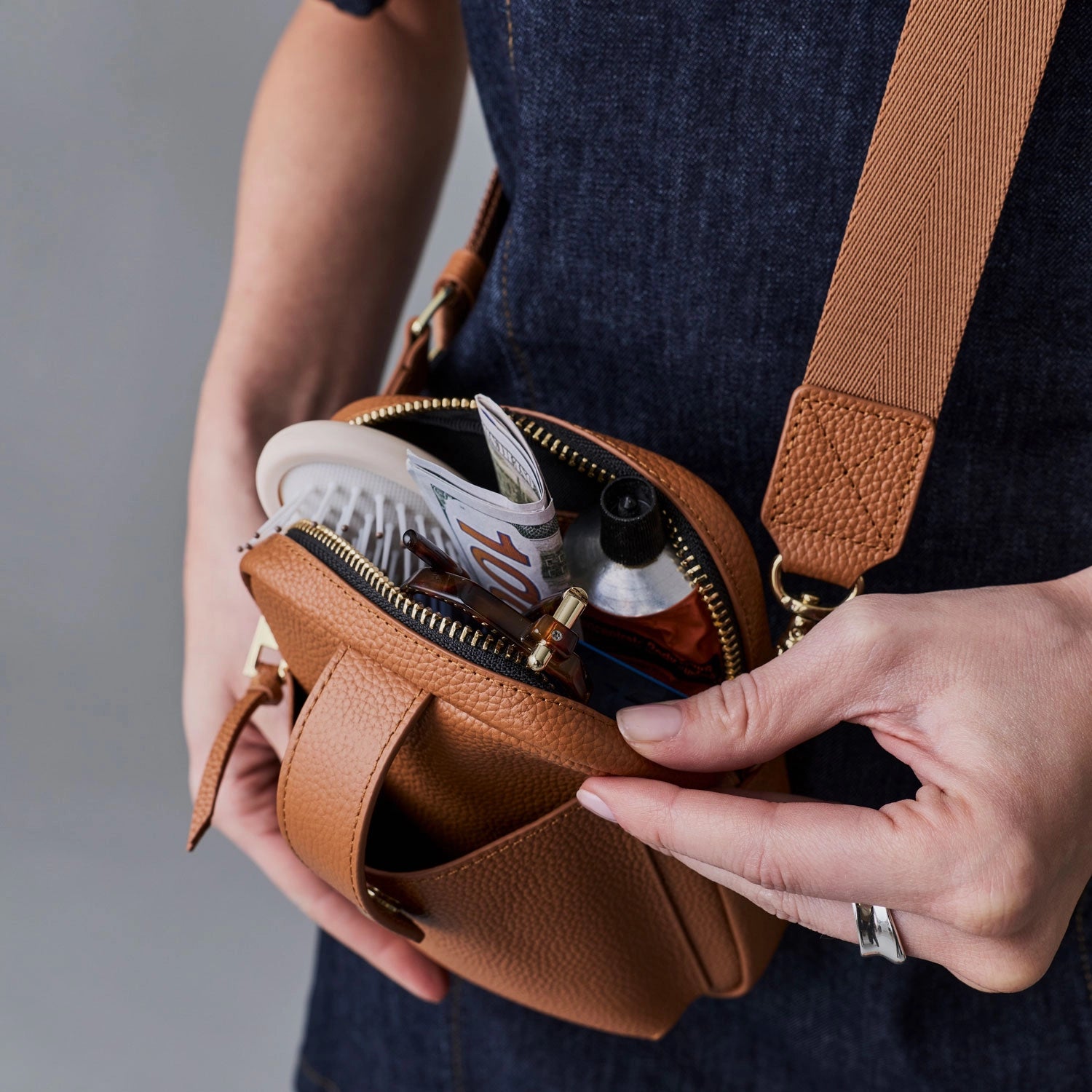 Dillon Bag - Saddle Brown/Gold