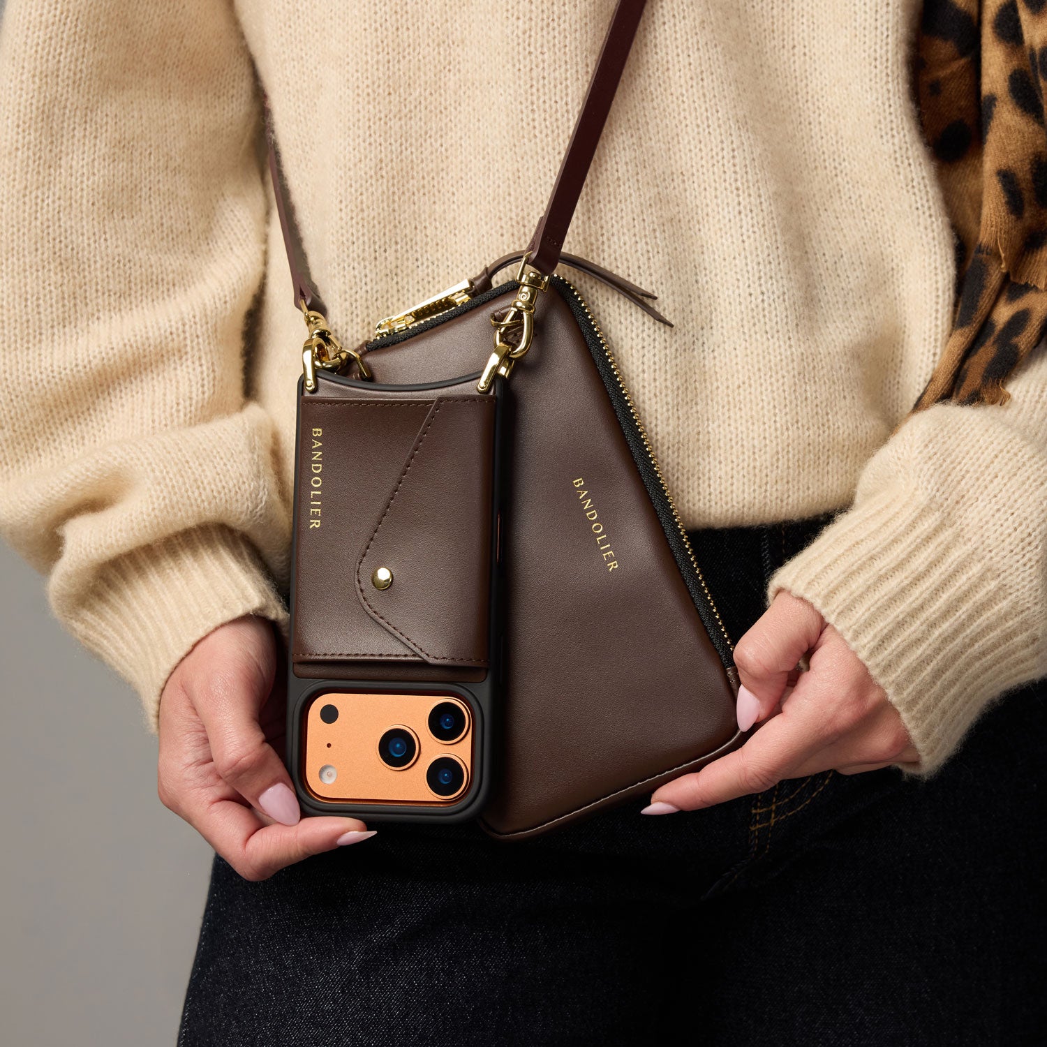 EXPANDED POUCH image