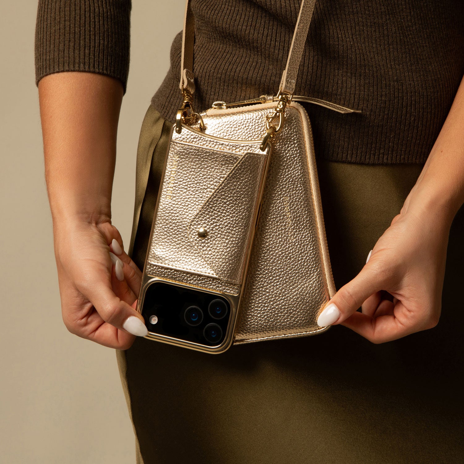 EXPANDED POUCH image