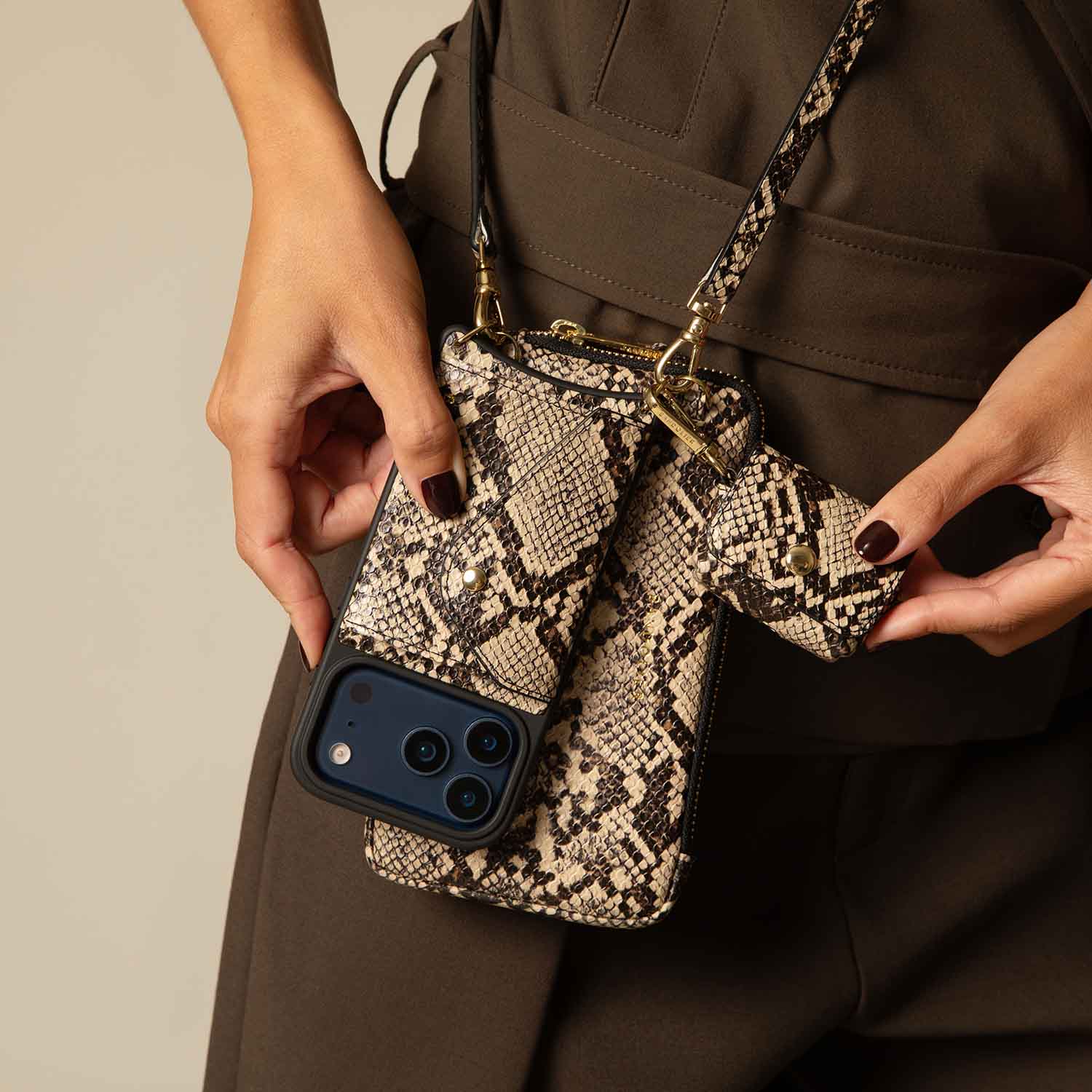 Avery AirPods Clip-On Pouch - Grey Snake/Gold