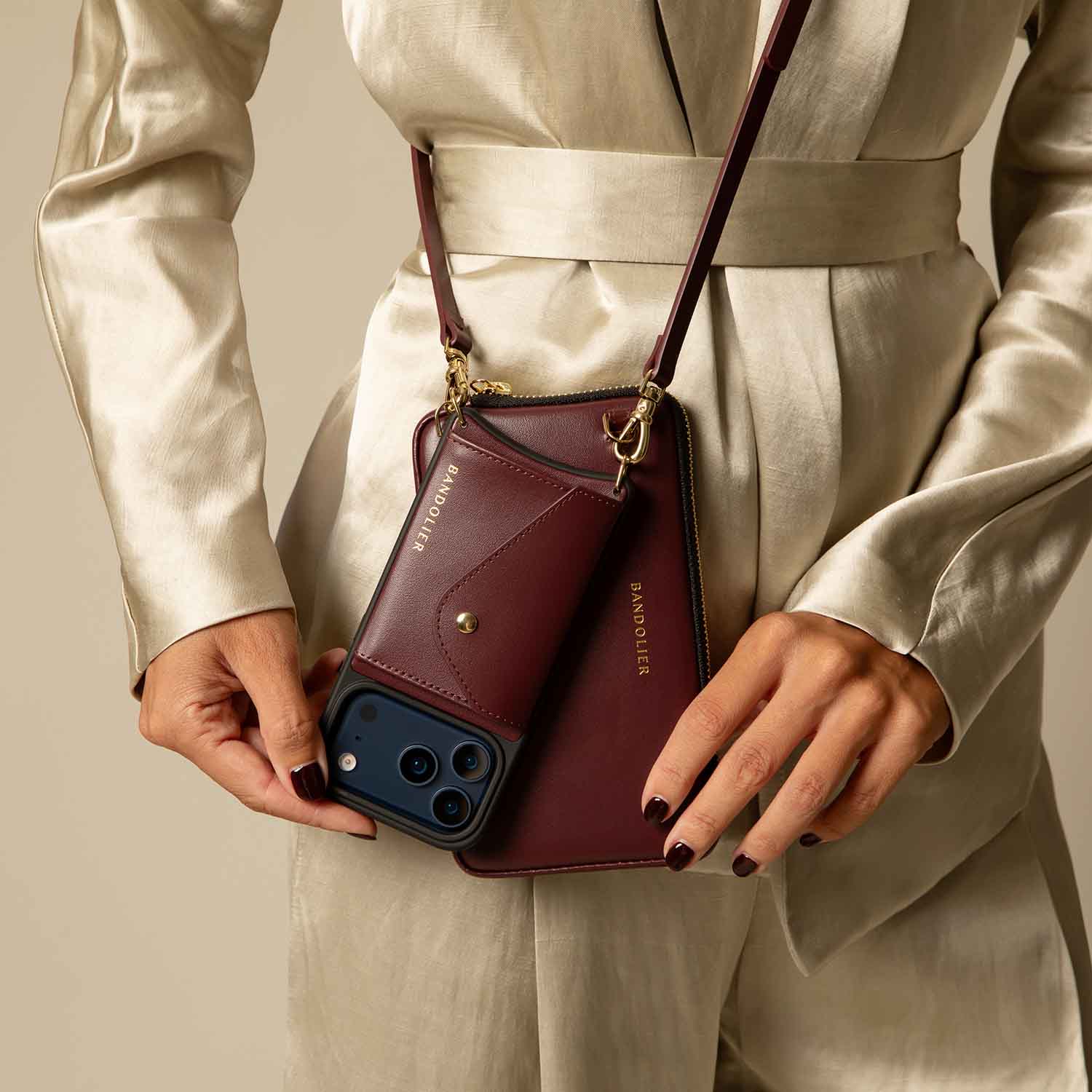 EXPANDED POUCH image