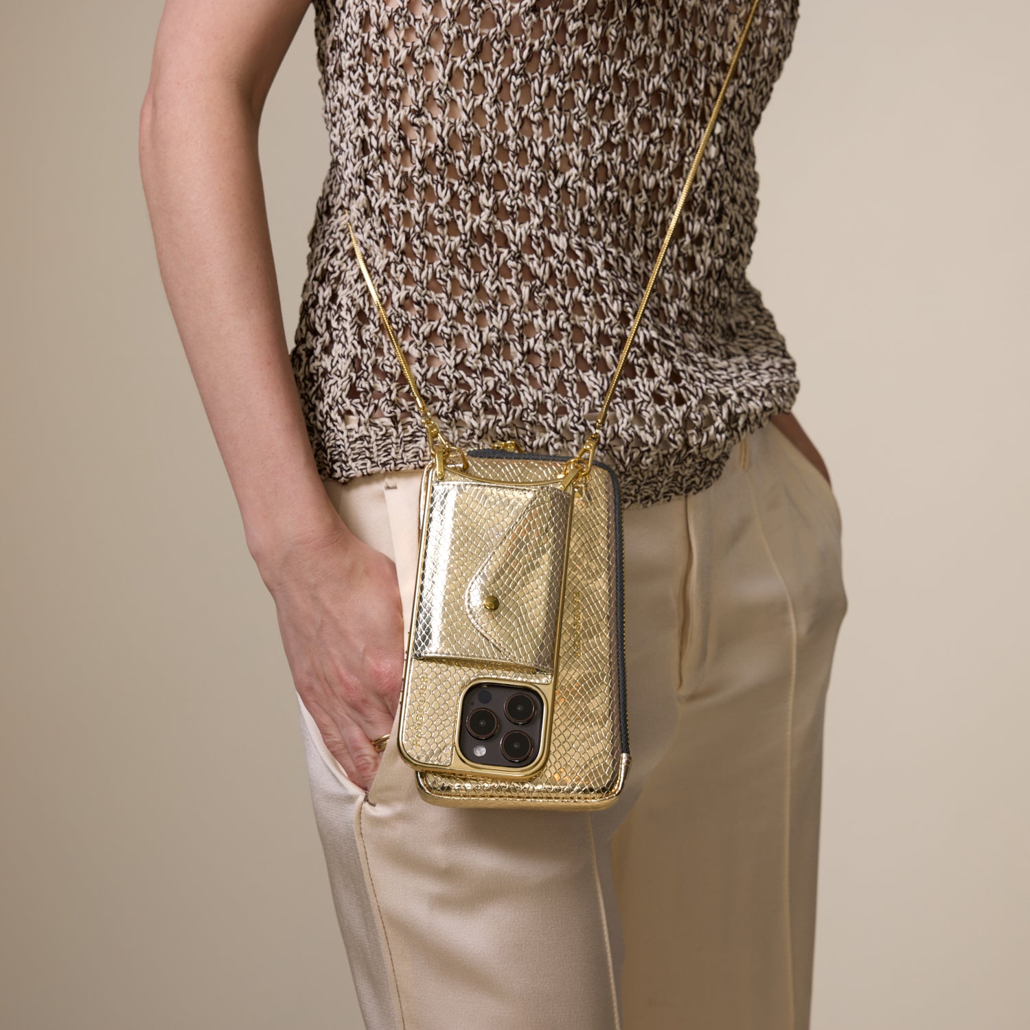 EXPANDED POUCH image