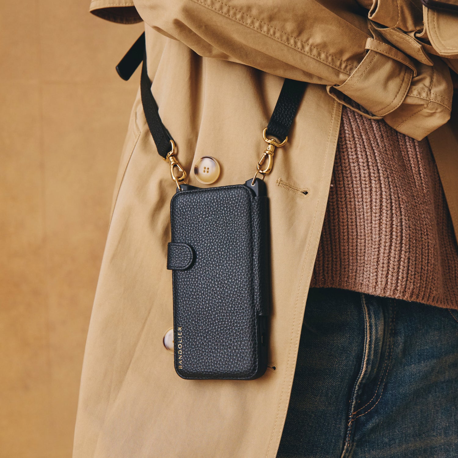 Hailey Folio Pebble Leather Crossbody Bandolier Black/Gold