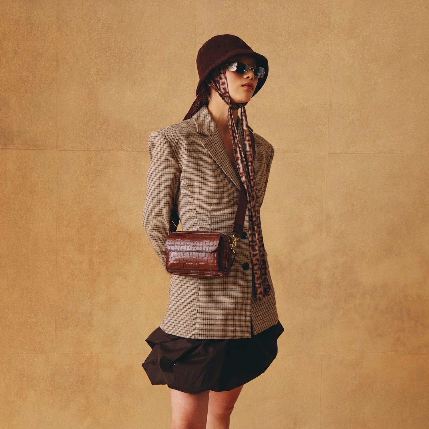 BANDOLIERブラウンショルダーケース BANDOLIER スマホケース / Hailey Side Slot iPhone 17シリーズケース