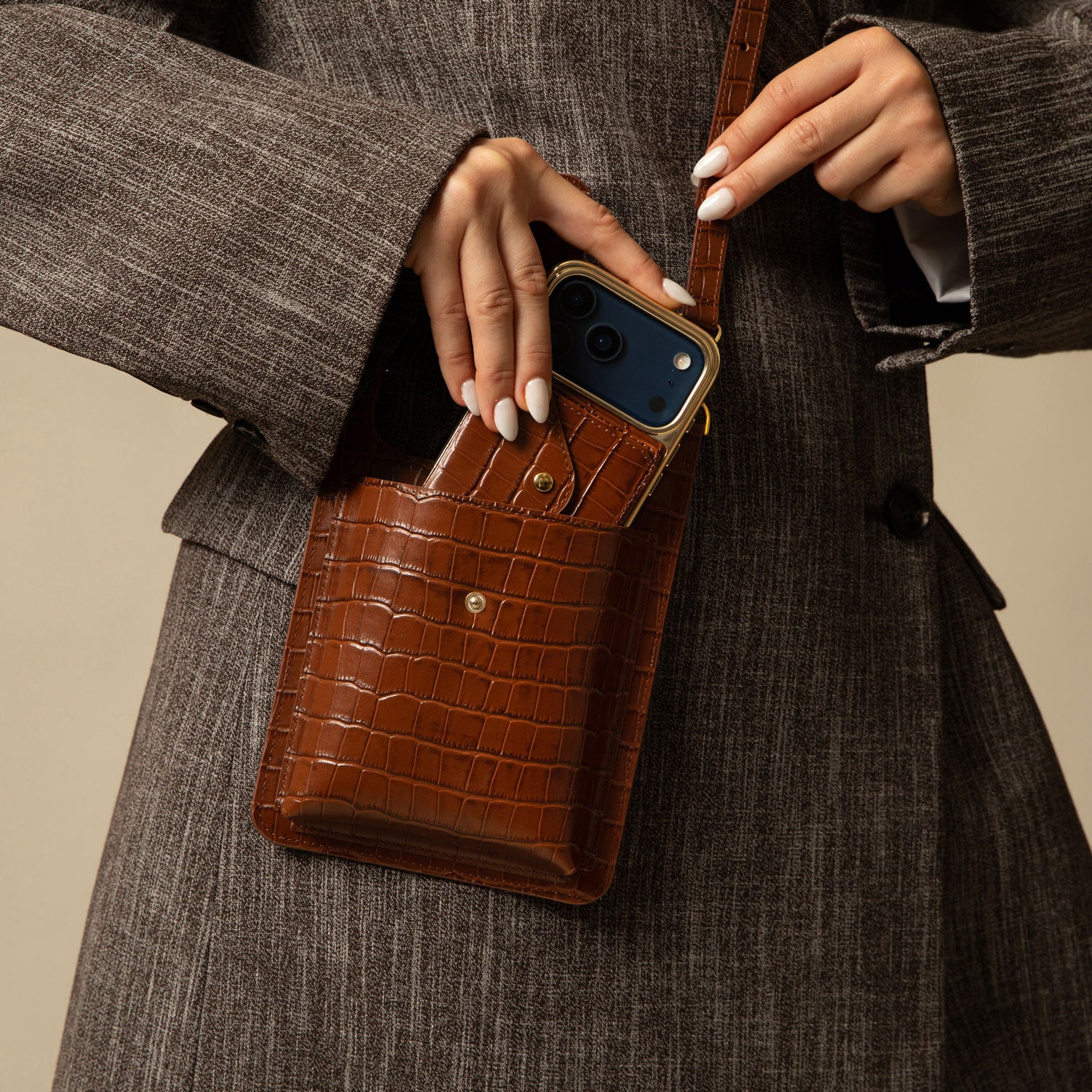 Parker Phone Bag - Brown Croc/Gold