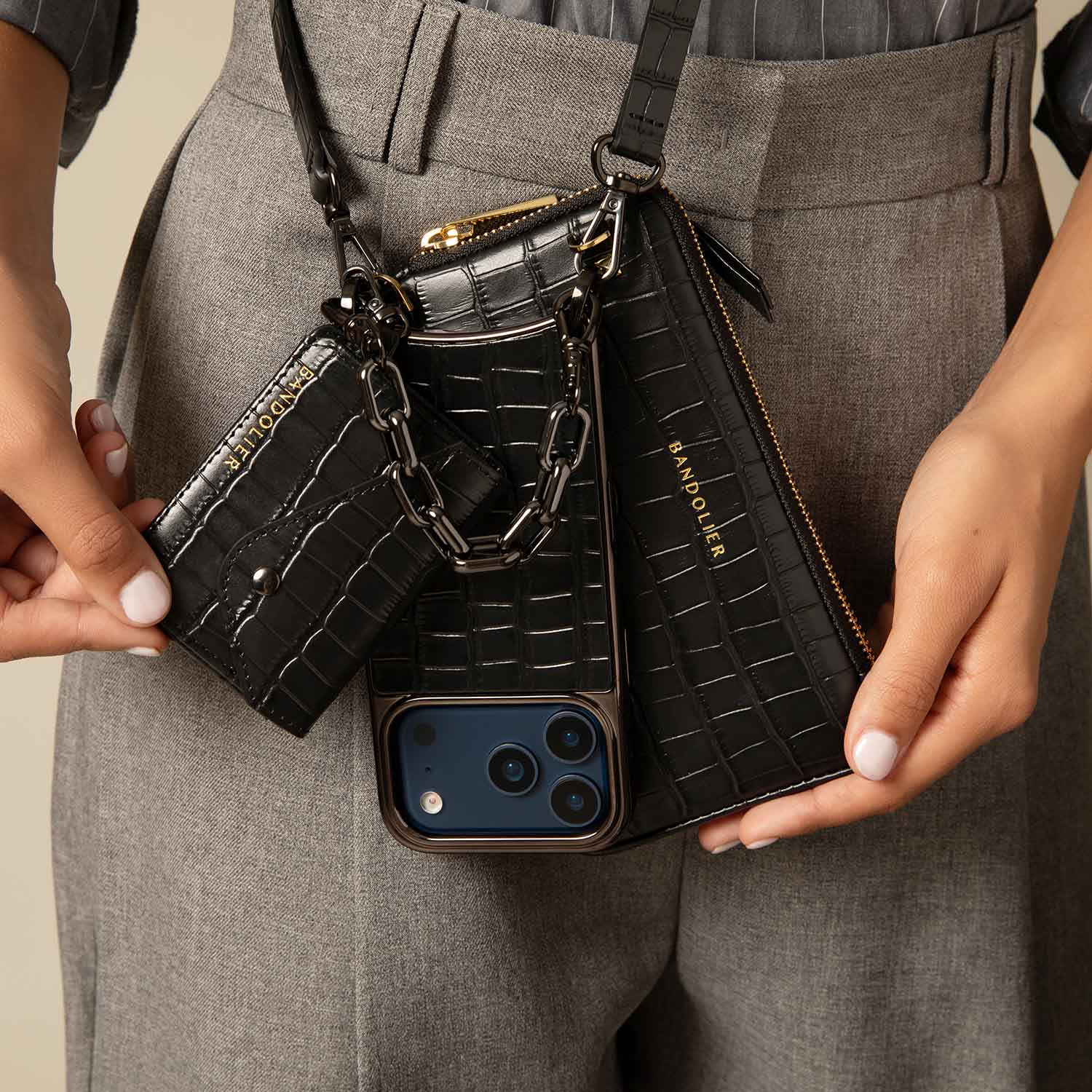 EXPANDED POUCH image