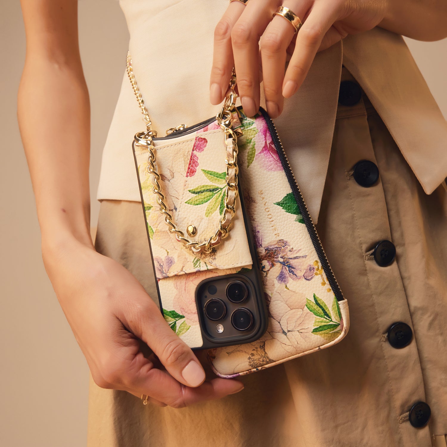 EXPANDED POUCH image